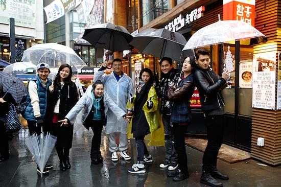 组图:EXO黄子韬出演一路上有你 对战明星夫妻