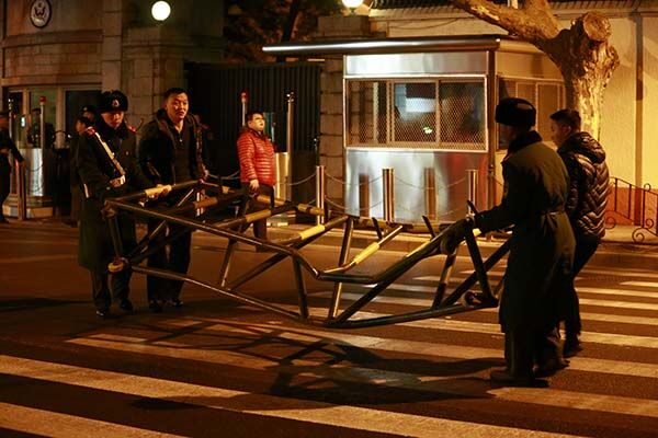 男子深夜驾车冲撞沪美国领馆 或患有被害妄想