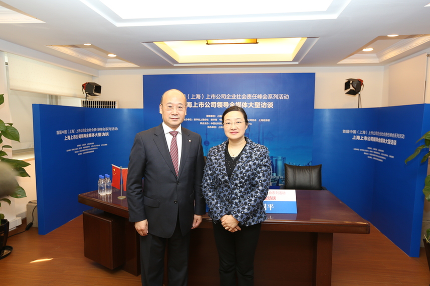 杨国平与姜微合影