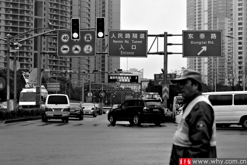 隧道内 番茄炒蛋 消失 车主选择 弃车出行 新华