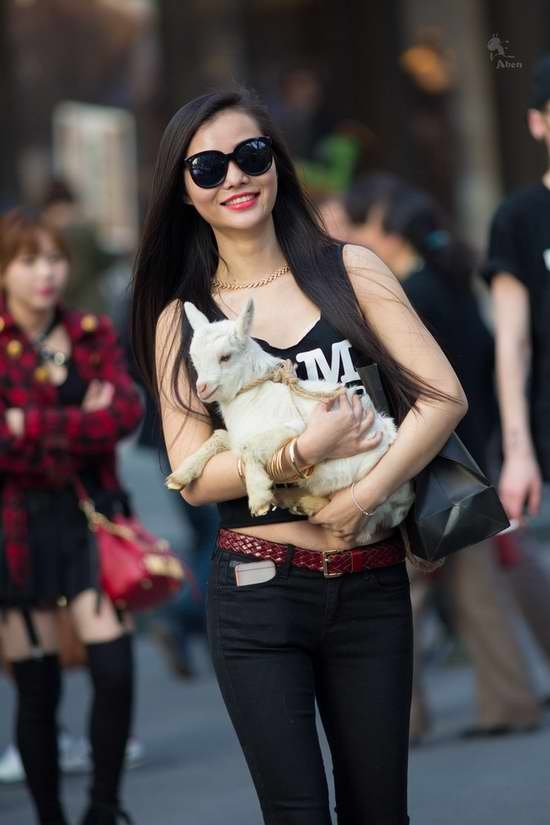 <em>街拍</em>上海<em>美妞</em>真空装短裙<em>短裤</em>出街诱人犯罪|图