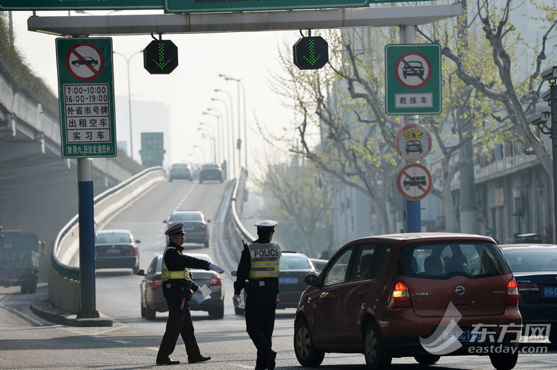 上海部分高架路对外牌车辆限行时间调整实施首