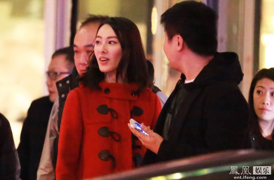 梁洛施夜会大老板于冬 面色绯红似少女[高清图