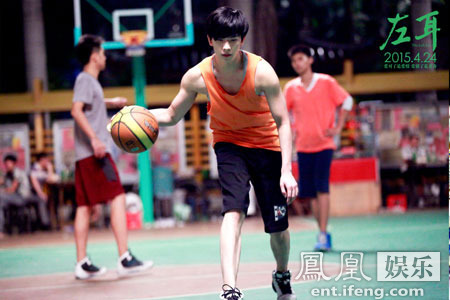 《左耳》发杨洋人物特辑 阳光男生变身忧郁少