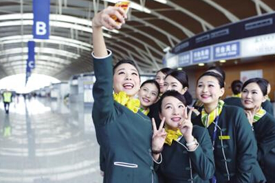 24位大陆首批台湾籍空乘在沪上岗 新华网上海