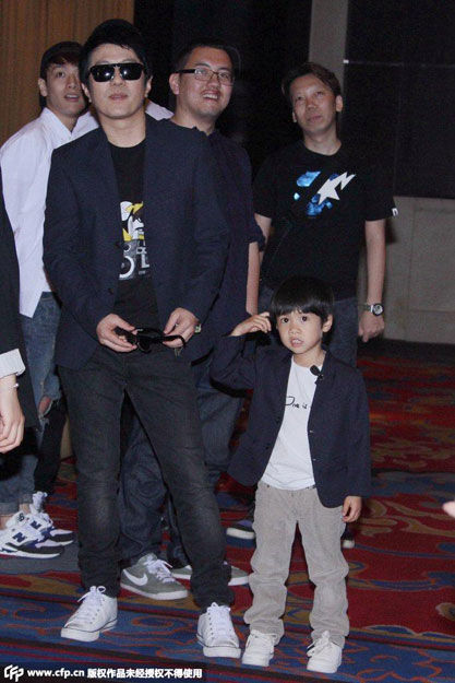 儿子刚满十七岁在一家保安公司干不放人怎么办