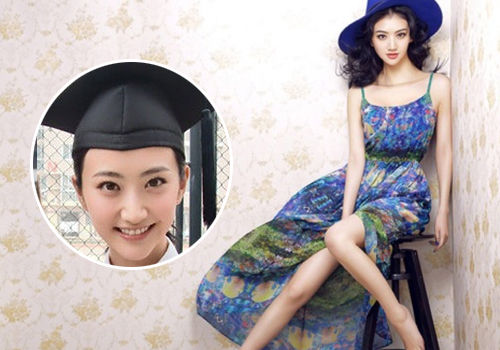 景甜   作为北京电影学院的小花旦,学生时代的景甜就已经展露了