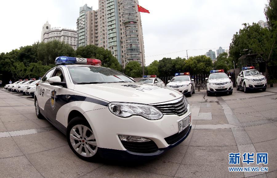 上海警方新能源警车正式上路巡逻