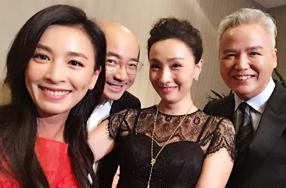 陶虹张庭自创化妆品办发布会 徐峥左搂右抱