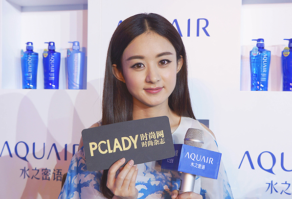 花千骨女主赵丽颖上海代言 披散长发难挡萌神