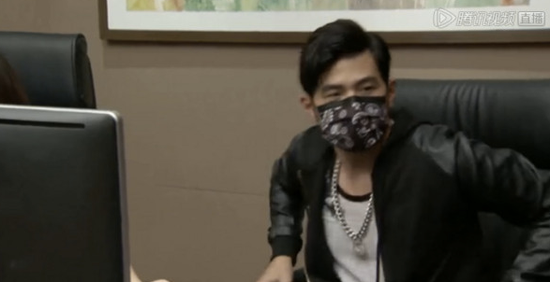 撸啊撸!周杰伦首次直播英雄联盟:常玩到天亮