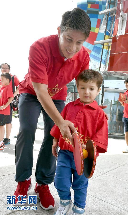 球员孔卡携子助阵亲子家庭互动活动