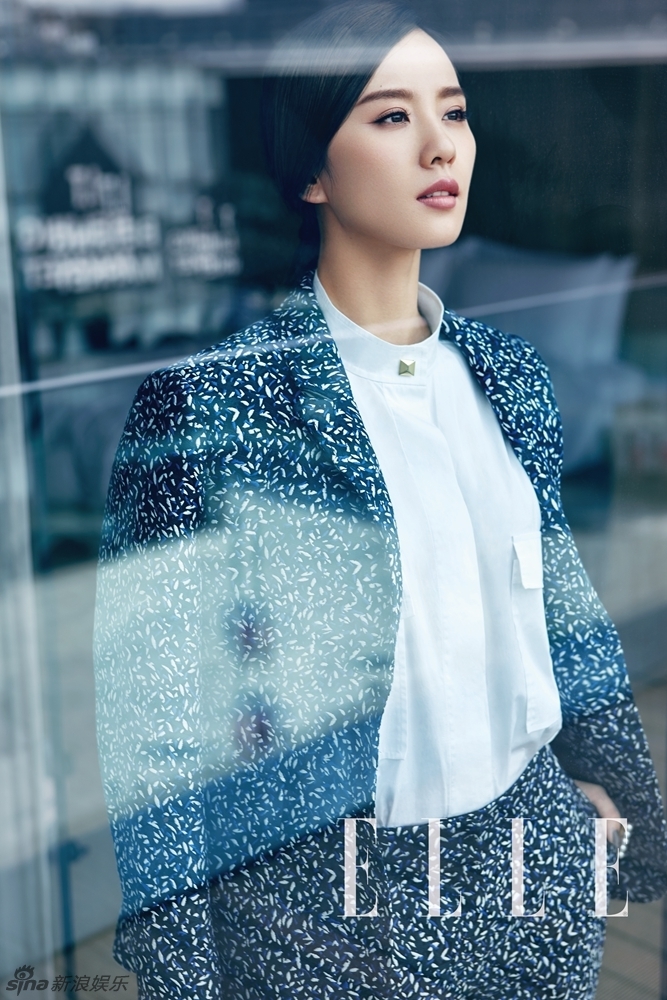 刘诗诗最新写真干练温柔 笑容暖人心