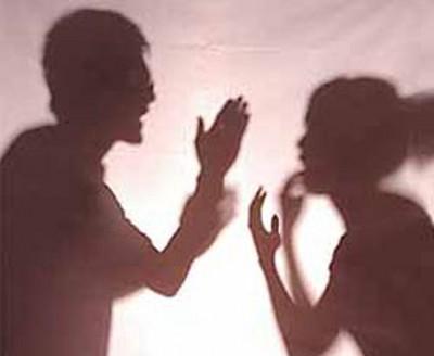  女子将男友毁容  受审:当庭互指对方是主谋-新华