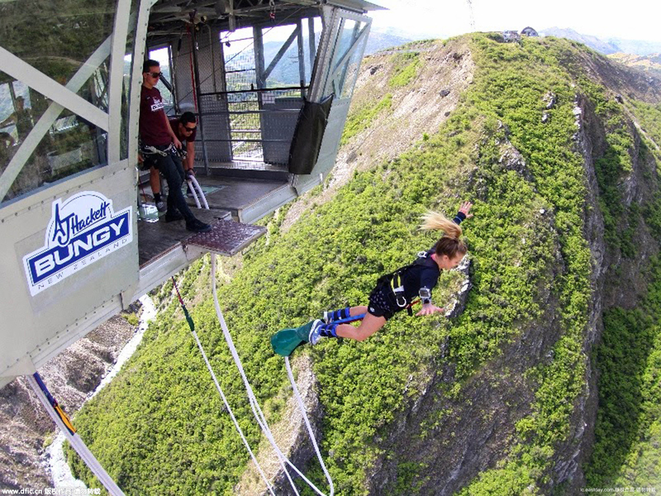 全世界最好的工作:21岁美女博主靠旅行晒照挣