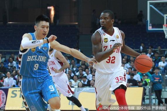 孙悦:比赛成了NBA规则 对方外援走步如詹皇