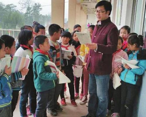 男子放弃高薪回乡:爱是一种信仰