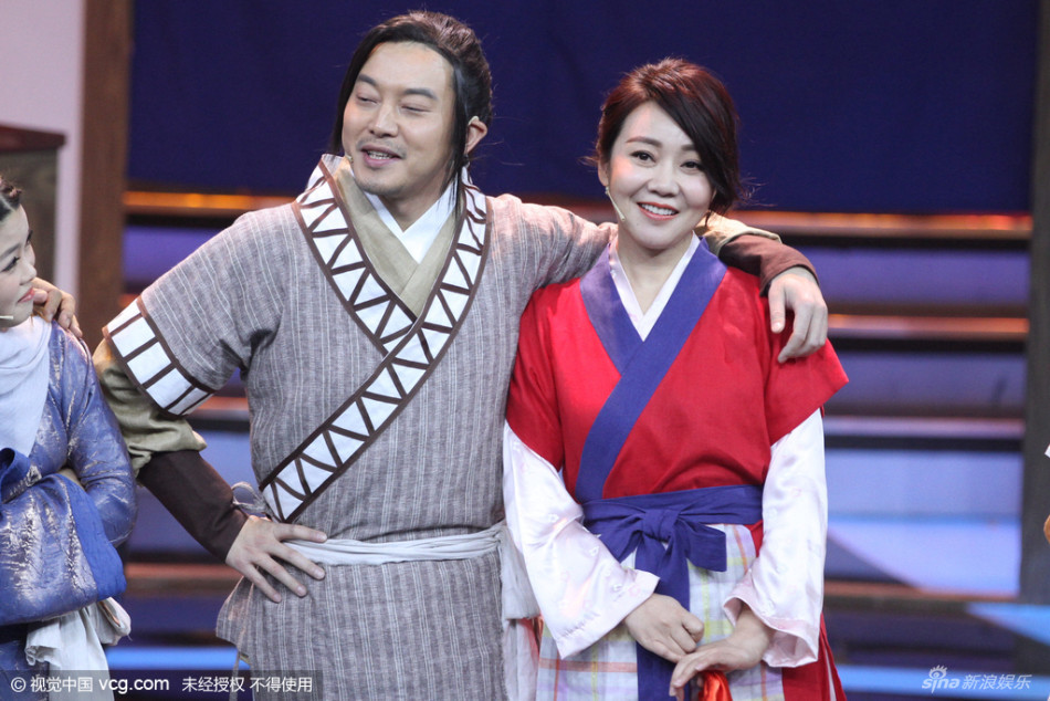 组图:《武林外传》重聚 展堂搂佟掌柜小贝变美