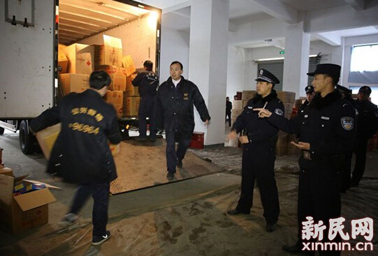 闵行查获2588箱非法烟花爆竹 涉案男子被刑拘