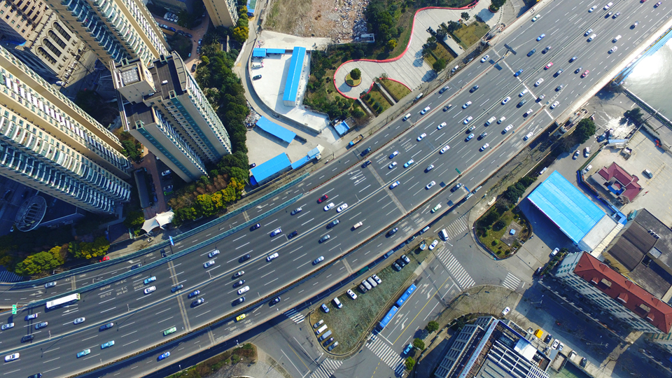 航拍上海除夕当日路况 交通井然 车流明显减小