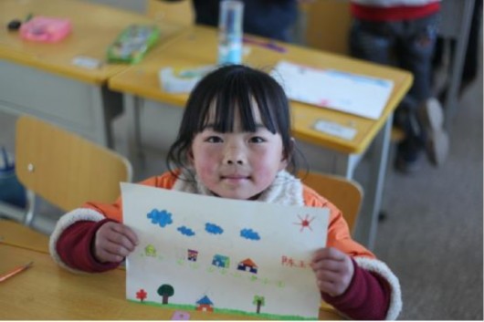 沪女研究生手绘甘肃支教图 筹钱给学生建绘本