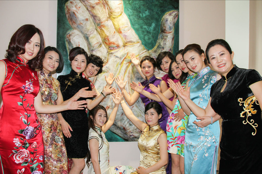 美术馆里的女神旗袍秀