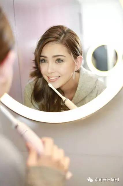 白色情人节送什么? 参照一下明星们花式秀恩爱