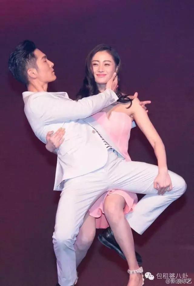 上海频道 > 正文    在节目《疯狂的麦咭》中,张天爱带著两个小朋友