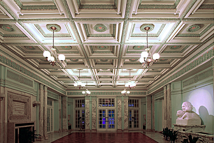 中福会少年宫:揭秘大理石大厦背后的故事