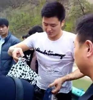 宝鸡情侣被称最美恋人:颜值高 还是救人英雄