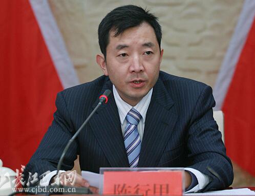 吾声虽low心是真的   4月28日,湖北省巴东县县委书记陈行甲就其出镜