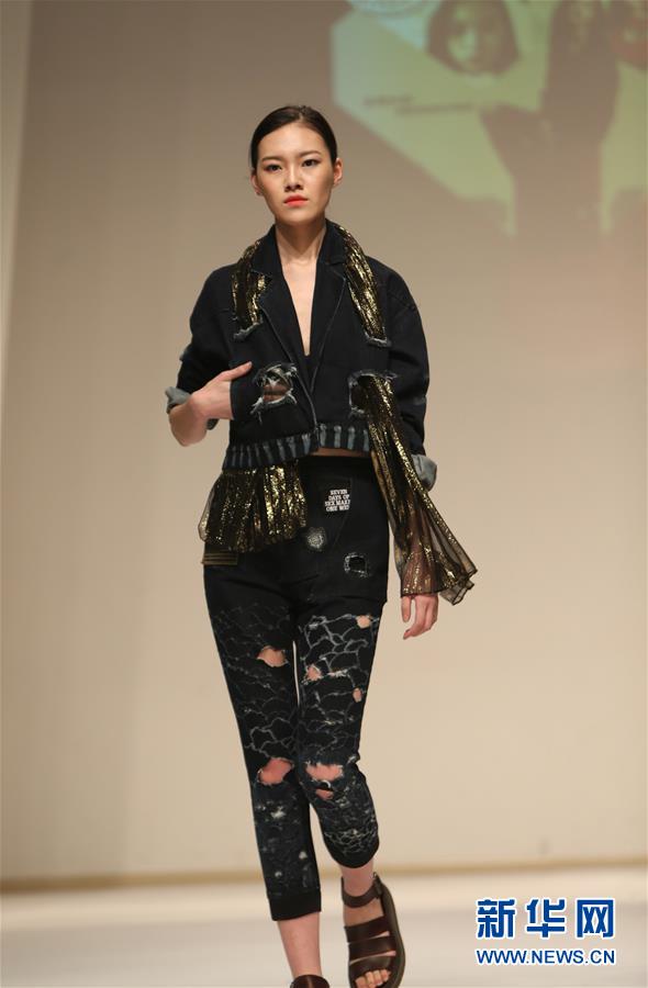 东华大学举行毕业生服装秀 展示80余套创意服