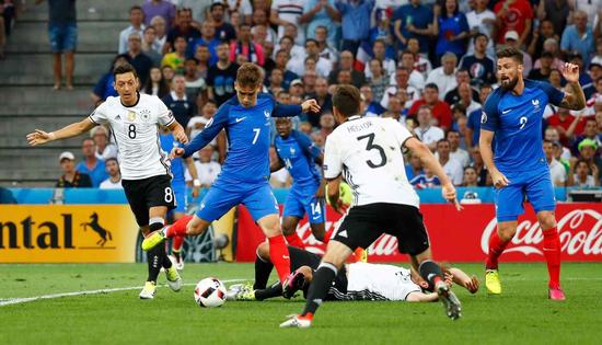 欧洲杯-小猪手球送点锋霸破门 德国半场0-1法国