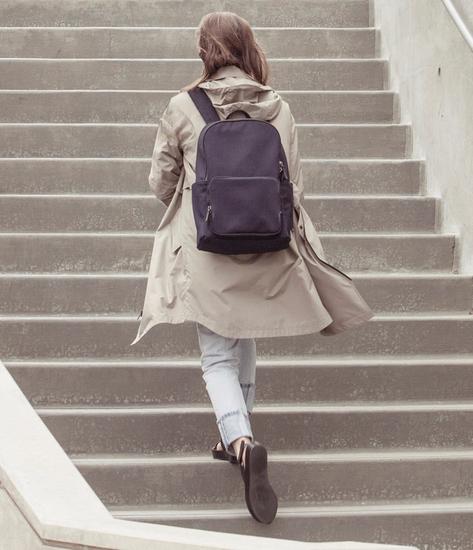 解放双手又减龄 你呼唤已久的双肩包