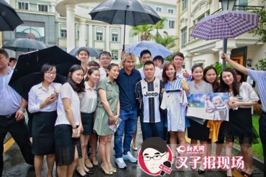 新中超大使内德维德现沪 愿意加强中捷足球交