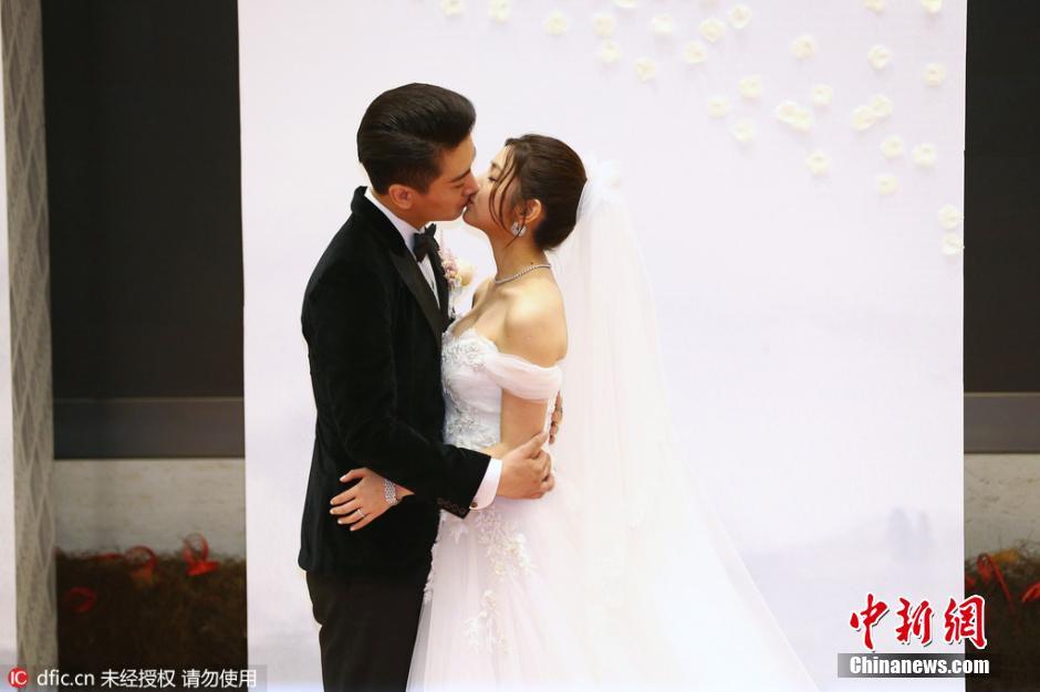 陈晓陈妍希举行婚礼 两人甜蜜热吻画面温馨