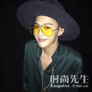 墨镜不只有黑色 好色的镜片才是今夏主题色