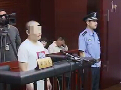 小伙送外卖与保安起冲突 为报复持弓弩行凶