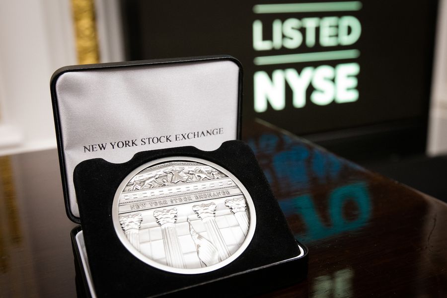 中通快递成功赴美上市 特质水晶快递面单精美