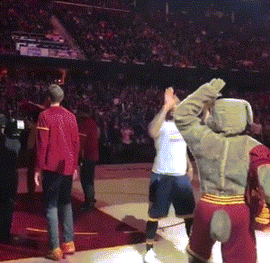 骑士众将赛前各种手势简直逆天(动图)