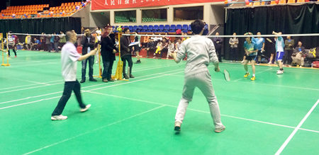 梁咏琪担心瘫痪吓到哭 颈椎病不只是高人病