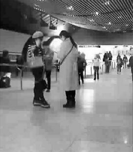 求职女子被搭讪办收费模特卡 数月没介绍工作