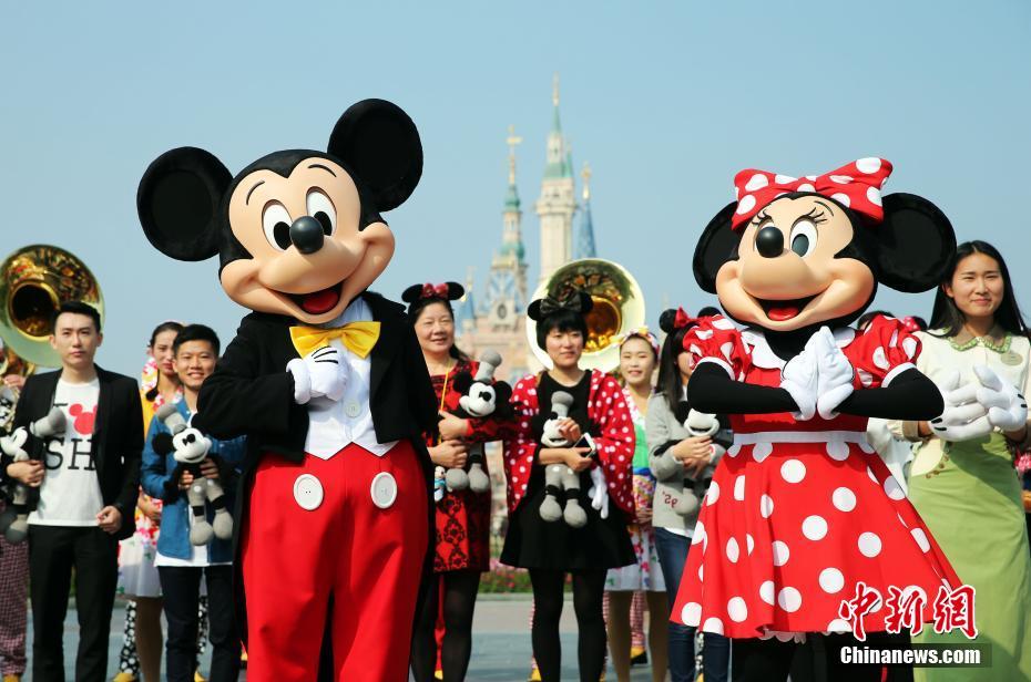 上海迪士尼乐园为米奇举行生日庆典