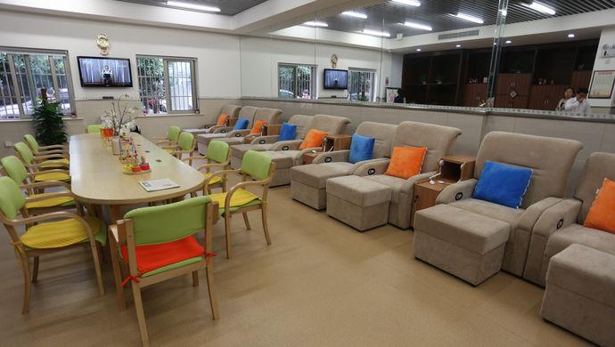 这家日间照料中心是如何照顾高龄失智老人的?