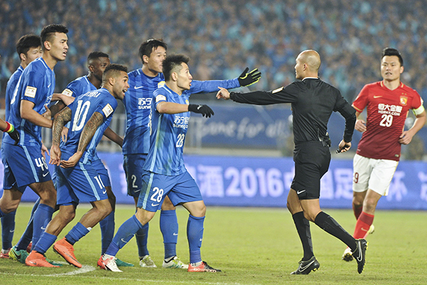 足协杯决赛洋裁判水平不如中甲?他是三天前拉
