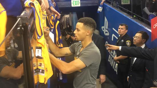 深度探秘甲骨文:库里签名这样要 球票怎么买