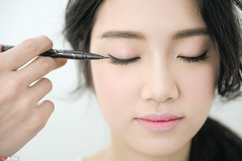 眼线要隐形 明星示范零痕迹美瞳线