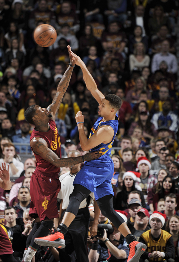 骑士VS勇士:我们还能要求更刺激的圣诞大战吗