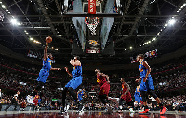 骑士VS勇士:我们还能要求更刺激的圣诞大战吗