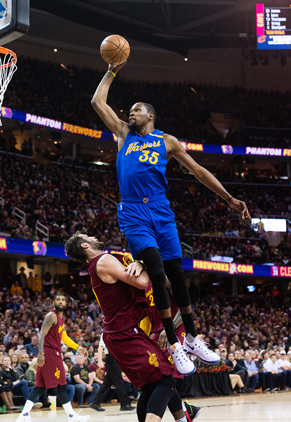 骑士VS勇士:我们还能要求更刺激的圣诞大战吗